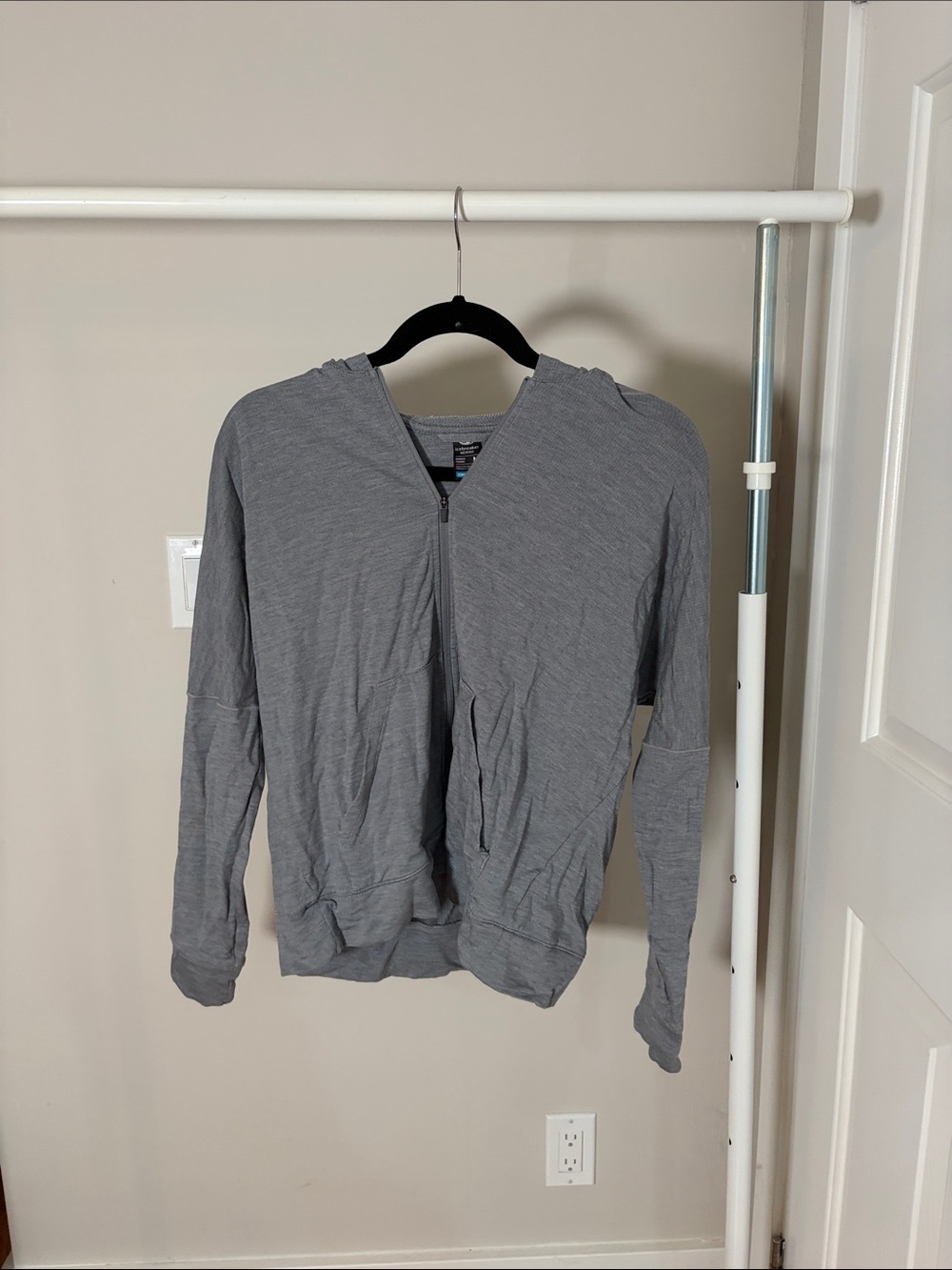 Icebreaker Light Gray Zip Hoodie Sweater - Size Medium